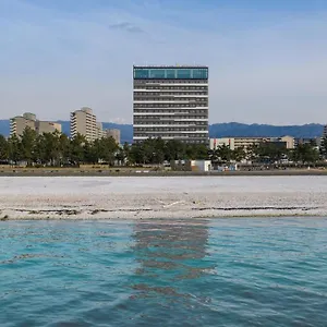 Bay Gulls Hotel Tajiri